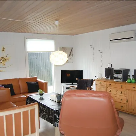 Σπίτι διακοπών Three Bedroom Holiday In *